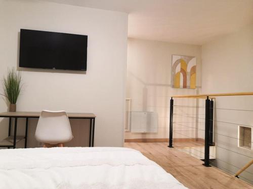 Una cama o camas en una habitación de L'Escapade, spacieux duplex