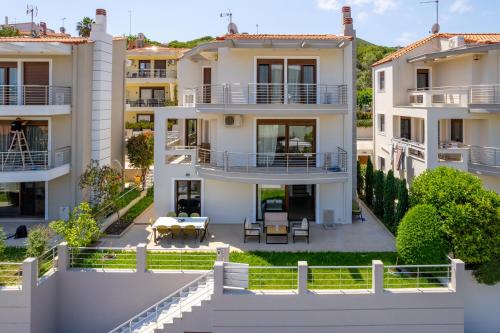 ALKIS LUXURY VILLA IRAKLiTSA