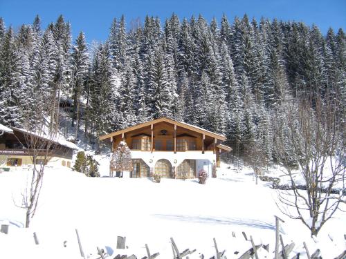 Haus Spencer occupies a lovely position near the centre of Filzmoos