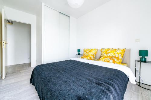Postel nebo postele na pokoji v ubytování Pilepoal II - Balcon - Parking - 6Pers - Lumineux