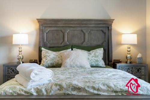 Katil atau katil-katil dalam bilik di Fireside Oasis Retreat - An Irvie Home