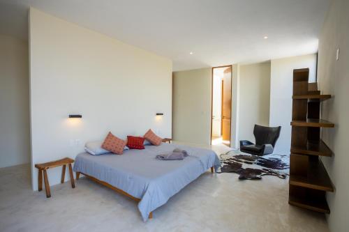 a bedroom with a bed and a desk and a chair at Casona con alberca privada in San Miguel de Allende