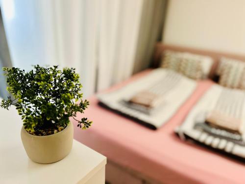 Ένα ή περισσότερα κρεβάτια σε δωμάτιο στο Cologne LUXE Living: Opulent Elegance Unleashed