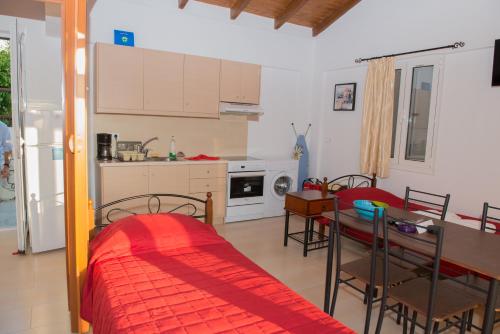 a room with a kitchen and a dining room with a table at Villa Oniro Kreta in Kalamaki