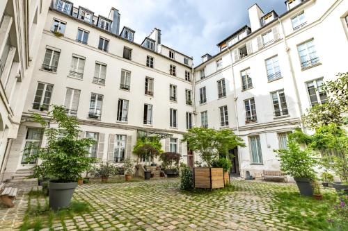 Paris Rooftop Views Cosy Separate Living Stay