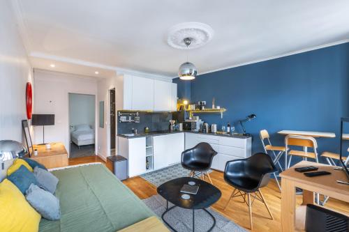 Paris Rooftop Views Cosy Separate Living Stay