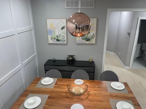 Fotografie z fotogalerie ubytování Fully Detached 4 Bedroom House in Kitchener v destinaci Kitchener