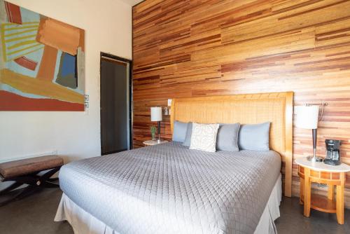 Postel nebo postele na pokoji v ubytování Atika Retreat