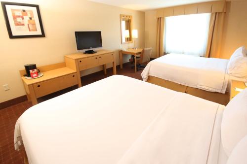 a hotel room with two beds and a television at Holiday Inn Express Hotel & Suites CD. Juarez - Las Misiones by IHG in Ciudad Juárez