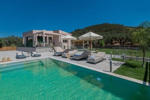 De Hierro Exclusive Villa - Magical Hospitality in a Villa with Pool and Breathtaking Views By Villa Mana Gers