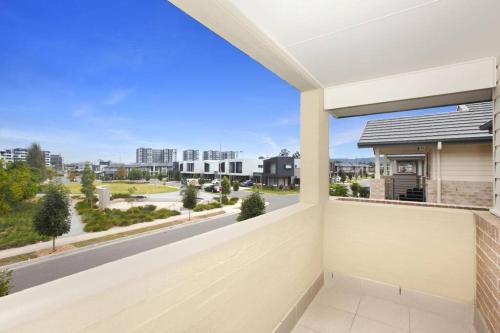 Un balcón o terraza de Blue Haven Retreat - Thornton Central 34