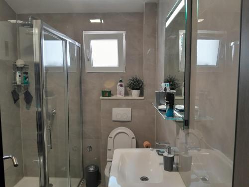 Apartments with parking space Omis - 23229