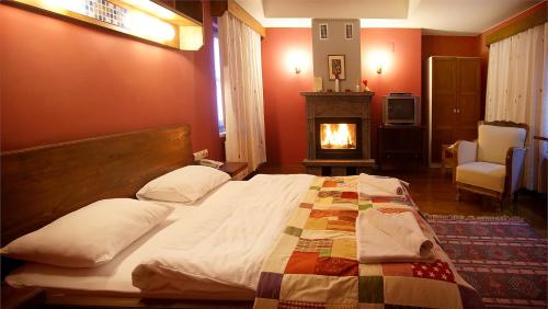 a bedroom with a bed with a fireplace in it at Kisik Konagi in Küçükkuyu