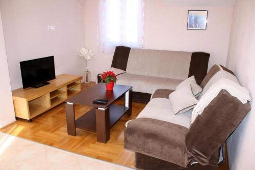 Apartments with parking space Zedno, Ciovo - 23279