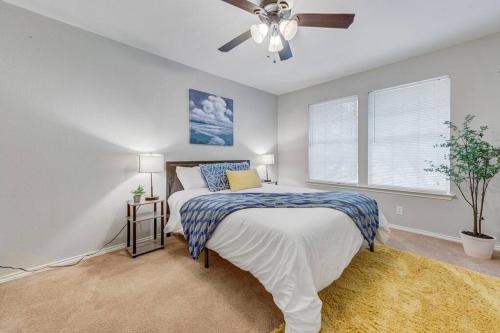 Fotografie z fotogalerie ubytování Modern Spacious 6Bedroom and 3andhalf Bathroom Home with Pool Table and BBQ v destinaci Cedar Park