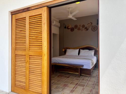 a bedroom with a bed and a sliding glass door at Casa Chiquilluma in Piedra Blanca