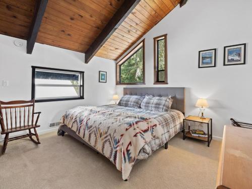 Katil atau katil-katil dalam bilik di Landen Lodge - Meredith Lodging