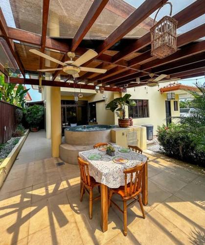 Patio nebo venkovní prostory v ubytování Beautiful Family Villa near Punta Leona