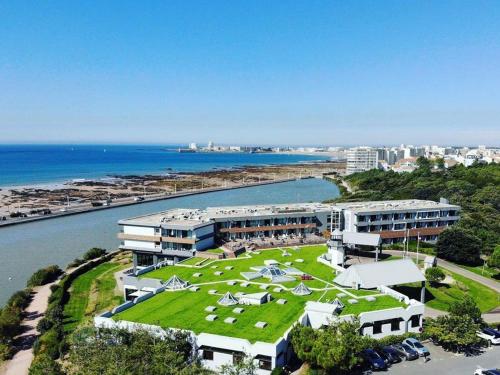Appartement 2 chambres avec terrasse et garage privatif proche plage
