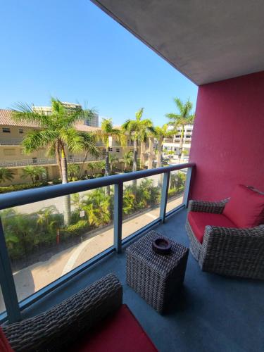 Galeriebild der Unterkunft Beachwalk Resort & Condos in Hallandale Beach