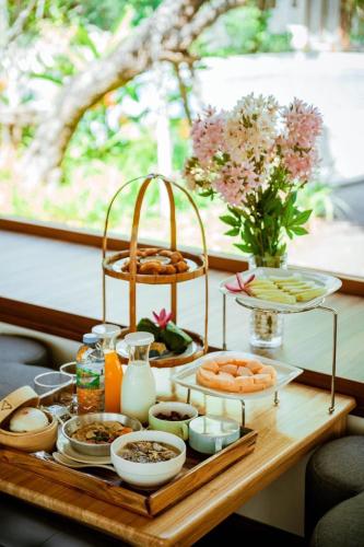 a tray of food on top of a table at Nainan resotel ในน่าน รีโซเทล in Nan