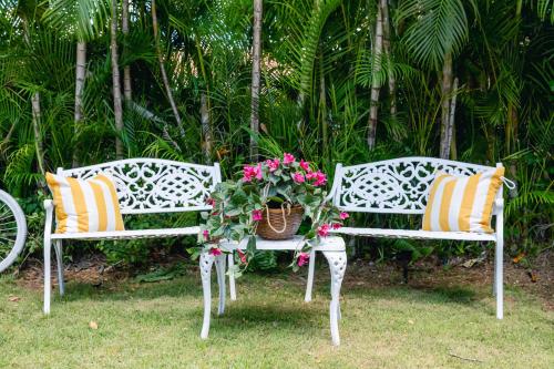 Taman di luar A Guest Dream Villa Blue at Punta Cana Village