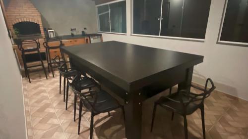 a black dining room table and chairs in a room at Conforto e localização - São Paulo Expo in Sao Paulo