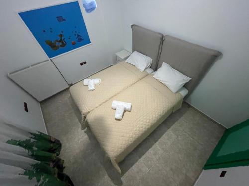 Ένα ή περισσότερα κρεβάτια σε δωμάτιο στο Alice Maisonette & Studios