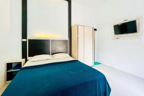 Postel nebo postele na pokoji v ubytování De Farasat Hotel Syariah RedPartner