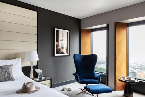 Ein Sitzbereich in der Unterkunft Sofitel Melbourne On Collins