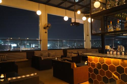 a bar with a view of the city at night at Hilton Garden Inn Pune Hinjawadi in Pune