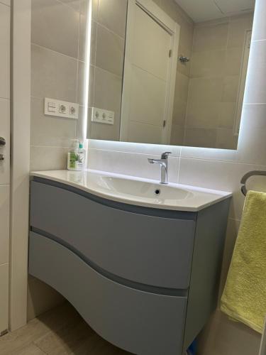 Habitación doble con baño privado en el centro de Granada