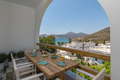 Areti's Milos Guesthouses