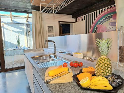 Makanan di atau berdekatan apartmen