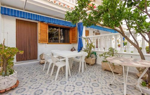 Patio nebo venkovní prostory v ubytování 2 Bedroom Awesome Home In Santa Pola