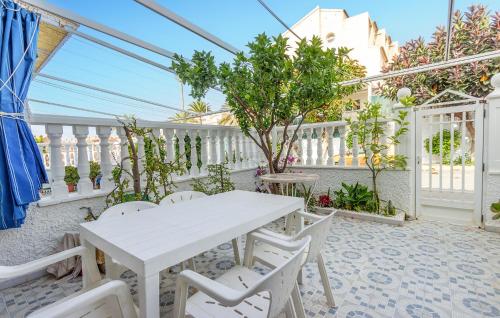 Balkón nebo terasa v ubytování 2 Bedroom Awesome Home In Santa Pola