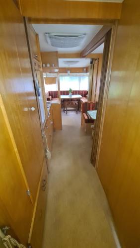 a hallway leading to a dining room with a table at Erlebe unseren Verein im geräumigen Wohnwagen! in Feldkirchen bei Graz