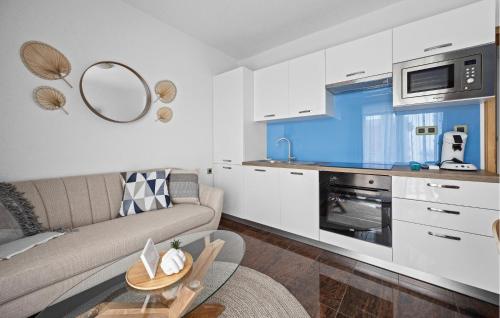 3 Bedroom Gorgeous Apartment In Medulin