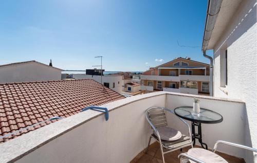 Amazing Apartment In Vrsi With Kitchen