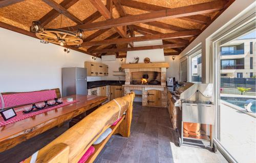 1 Bedroom Gorgeous Apartment In Medulin