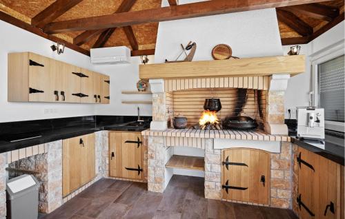 1 Bedroom Gorgeous Apartment In Medulin