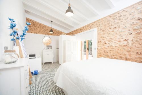 インカにあるCan Joan Des Fornのベッドルーム1室(白いベッド1台付)