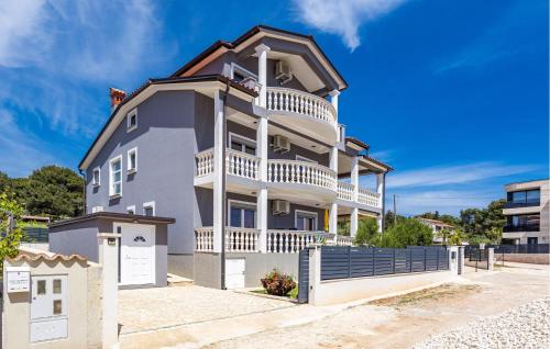 1 Bedroom Stunning Apartment In Medulin