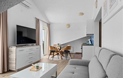 1 Bedroom Stunning Apartment In Medulin