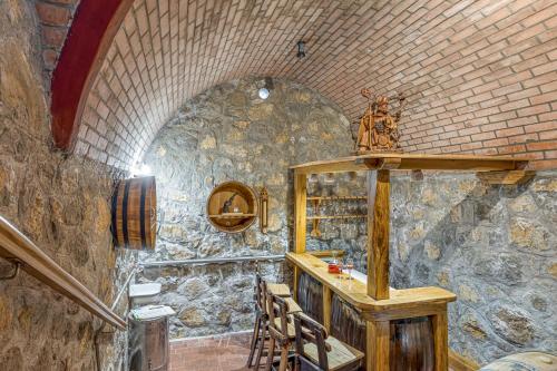 Koupelna v ubytování Vineyard Homestead Vrtin - Happy Rentals