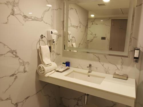 Ένα μπάνιο στο Fortune Murali Park, Vijayawada - Member ITC Hotels' Group