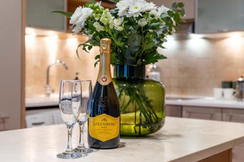 Ποτά στο 2 bedroom unit in Cape Town City Centre