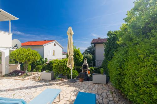 Apt DION with garden and terrace, just 200m from the beach