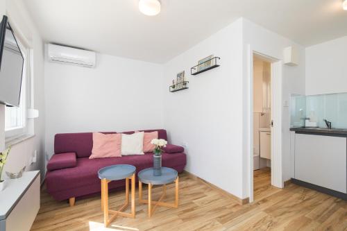 Apt DION with garden and terrace, just 200m from the beach