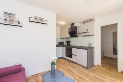 Apt DION with garden and terrace, just 200m from the beach